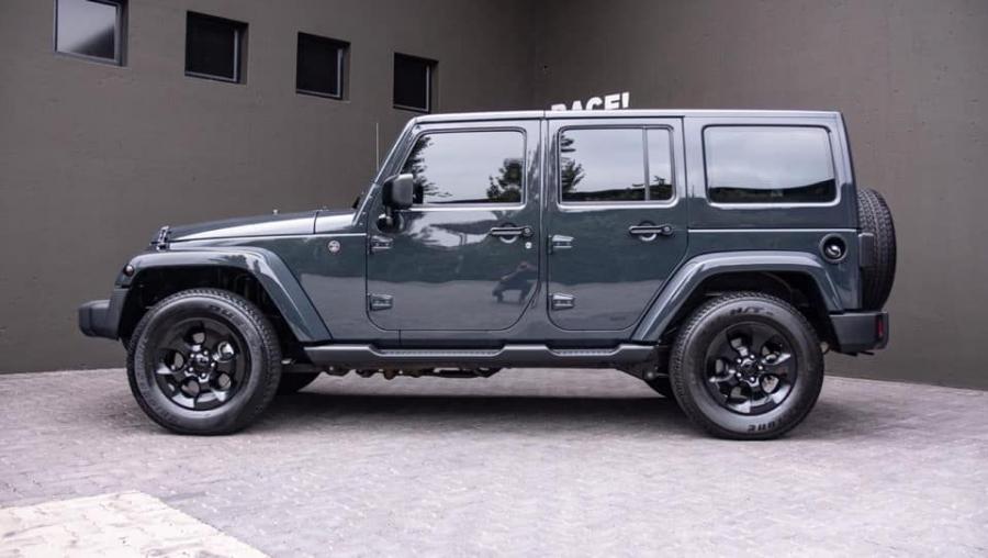  Jeep Wrangler Unlimited Sahara by RACE! 2019 года  (фото 2 из 11)